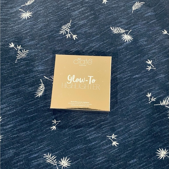 Ciate glow to highlighter in Stardust - Picture 2 of 3